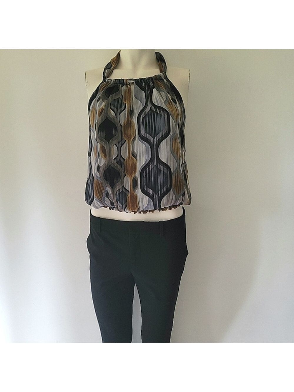 Le Chateau Petite Sleeveless Low-Back Top Size XXS